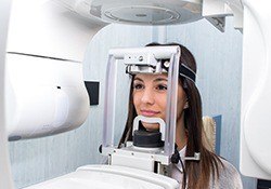 Woman receiving 3D Conebeam scan