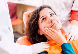 Woman visiting an emergency dentist in New Lenox